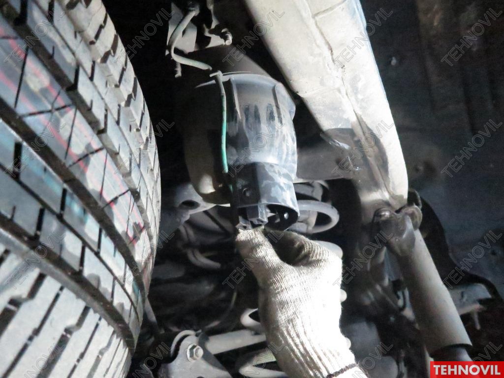 Фото 152 — Замена масляного фильтра Chrysler 300