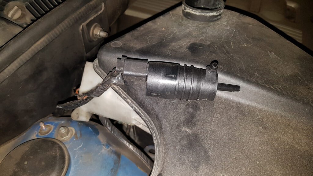 Фото 140 — Обслуживание системы омывателя стекол BMW X5